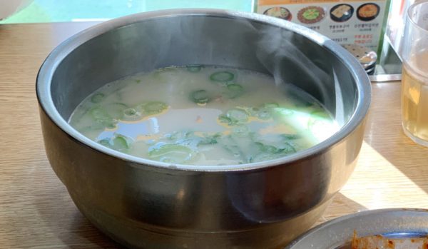 神仙ソルロンタン 弘大店:サクッと寄って楽しめるほっこり牛スープ